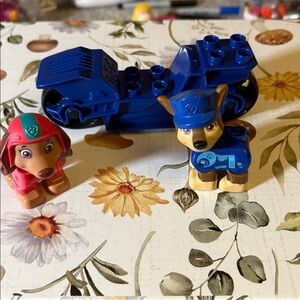 Paw patrol duplo blocks liberty and chase with his Motorcycle Toy with character